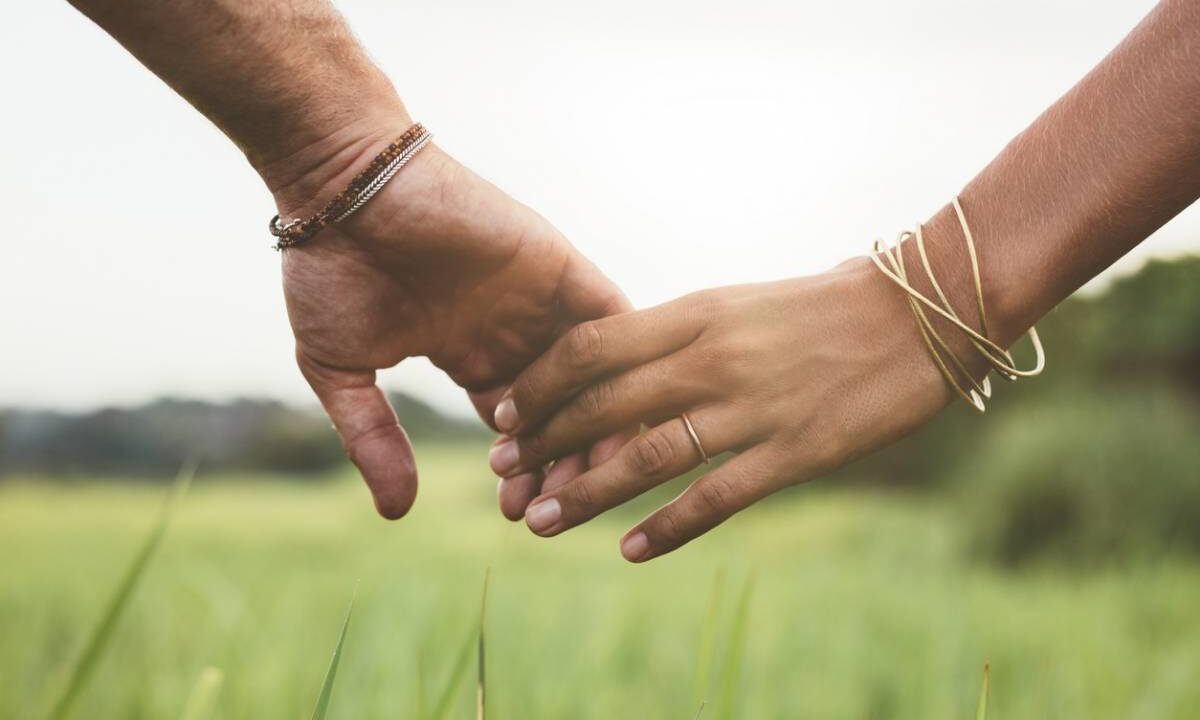 Couple Eternel : bijoux et objets symboliques pour les amoureux